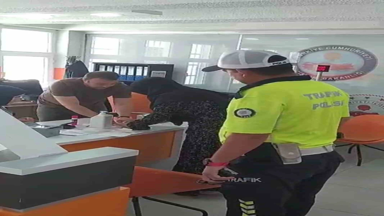 Kimliğini unutan öğrencinin imdadına polis yetişti, son dakika gelen sınava alınmadı