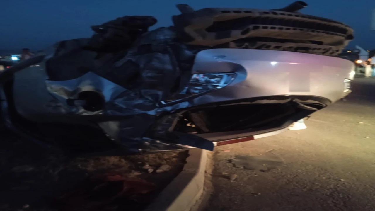 Kırıkhanda ters dönen otomobilin sürücüsü yaralandı