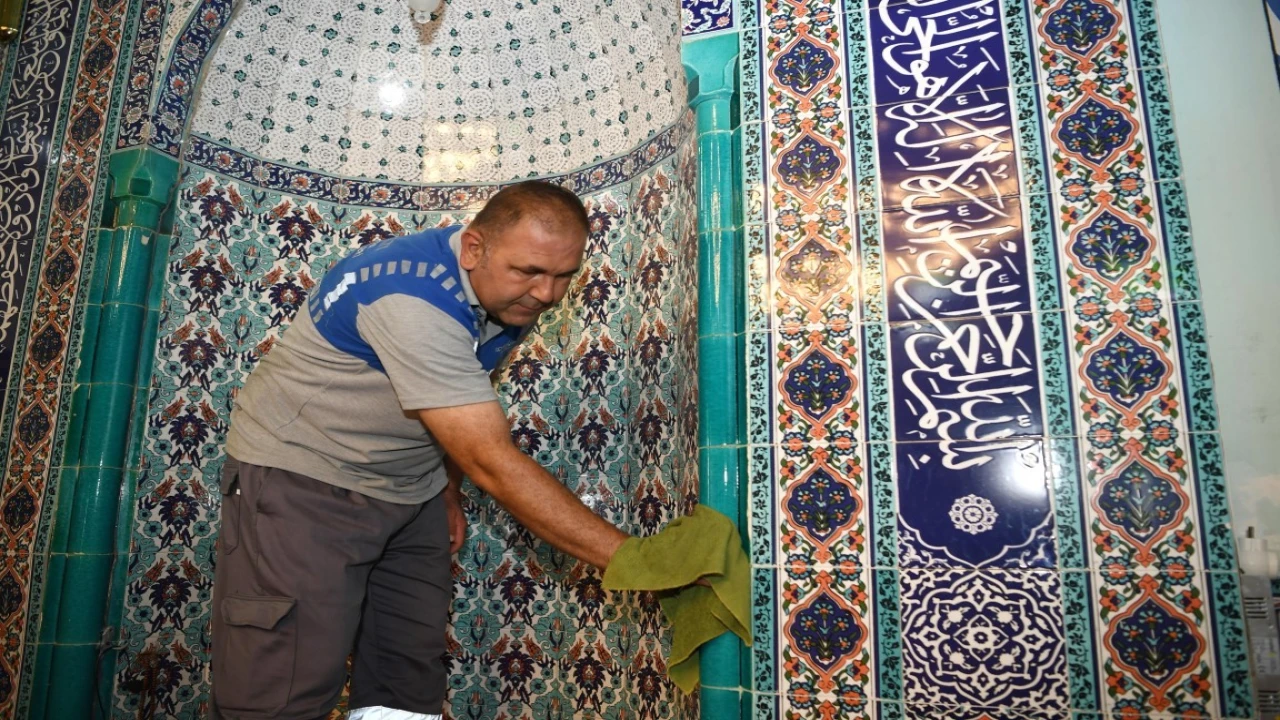 Konyaaltında bayram öncesi ibadethaneler temizlendi