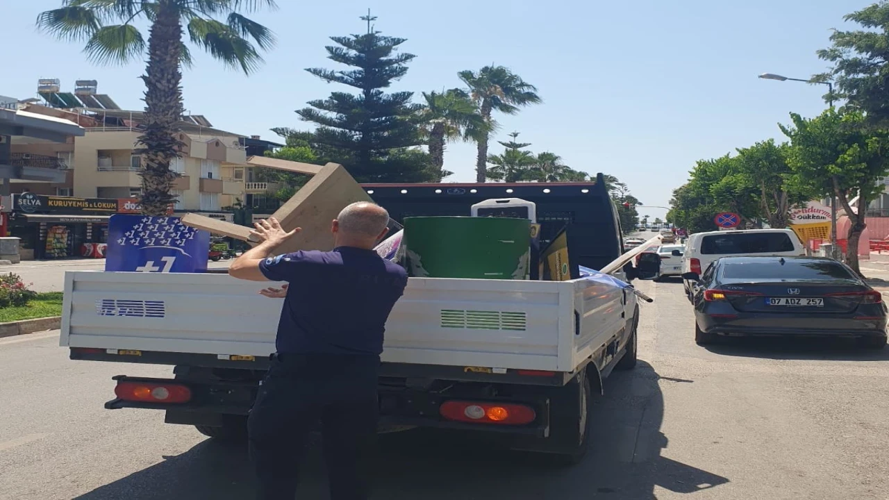 Konyaaltında kaldırım işgaline geçit yok