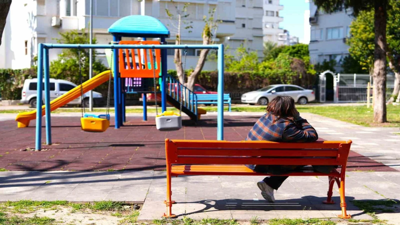 Konyaaltının bankları renklendi