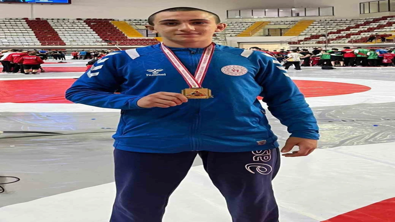 Korkutelinin güreşçisi 78 kiloda Türkiye şampiyonu oldu