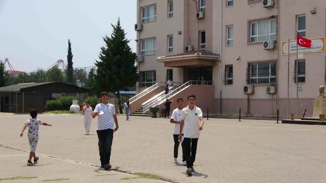 LGSde oturumlar tamamlandı, babalar çifte heyecan yaşadı