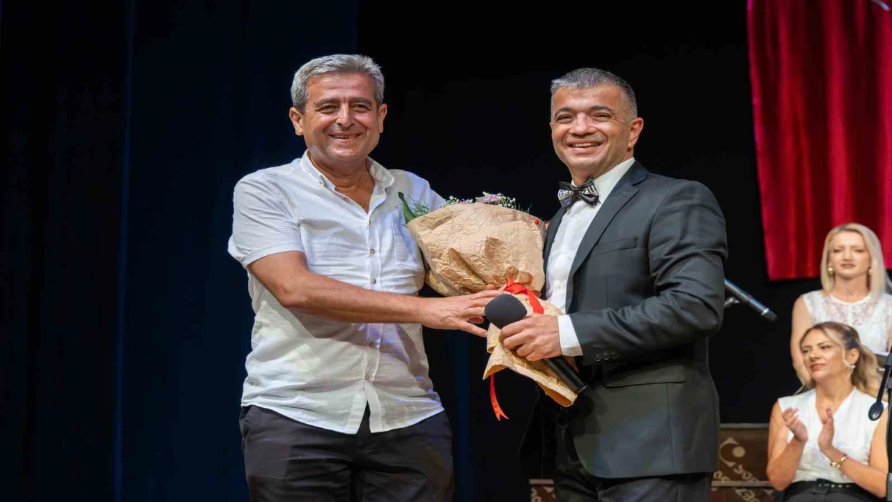 Manavgat Belediyesi TSM Korosundan Solistler Geçidi konseri