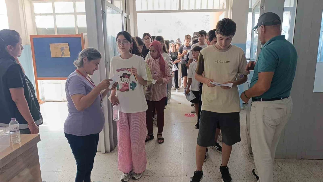 Manavgatta LGS heyecanı: Veliler dua etti, öğrenciler ter döktü