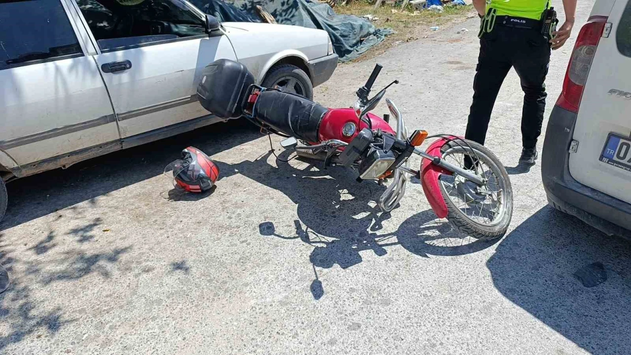 Manavgatta motosiklet hafif ticari araca çarptı: 1 yaralı