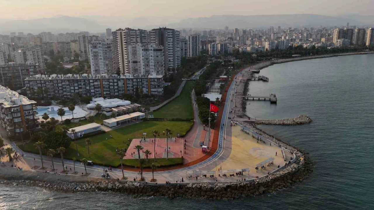 Mersin Kültür Park, halka çeşitli sosyal alanlar sunuyor