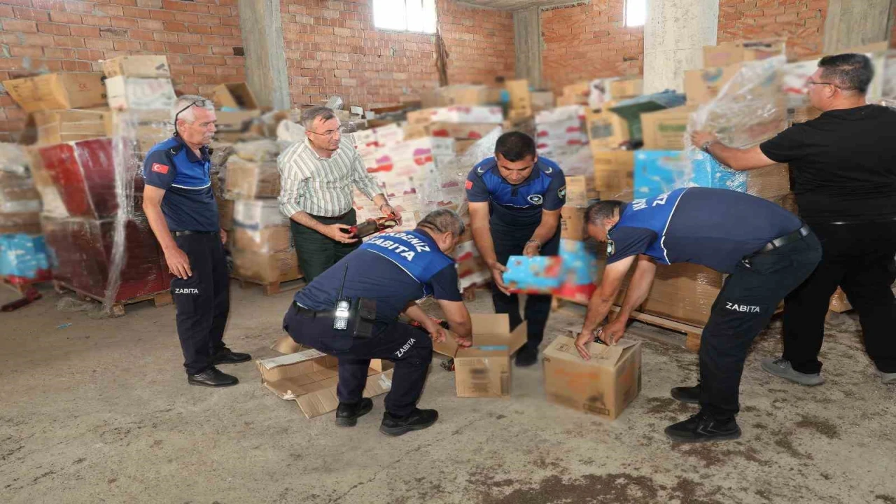 Mersinde 5 kamyon dolusu son kullanma tarihi geçmiş şekerleme ele geçirildi