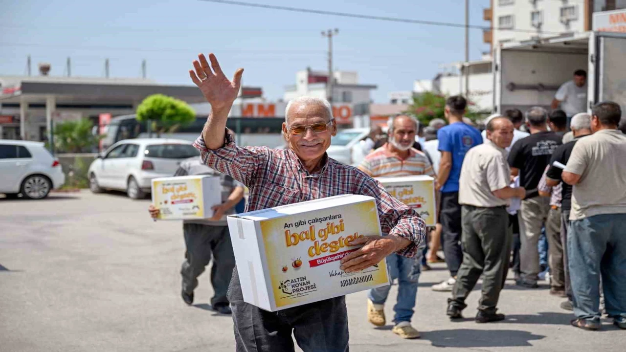 Mersinde arıcılara ve üreticilere bal gibi destek