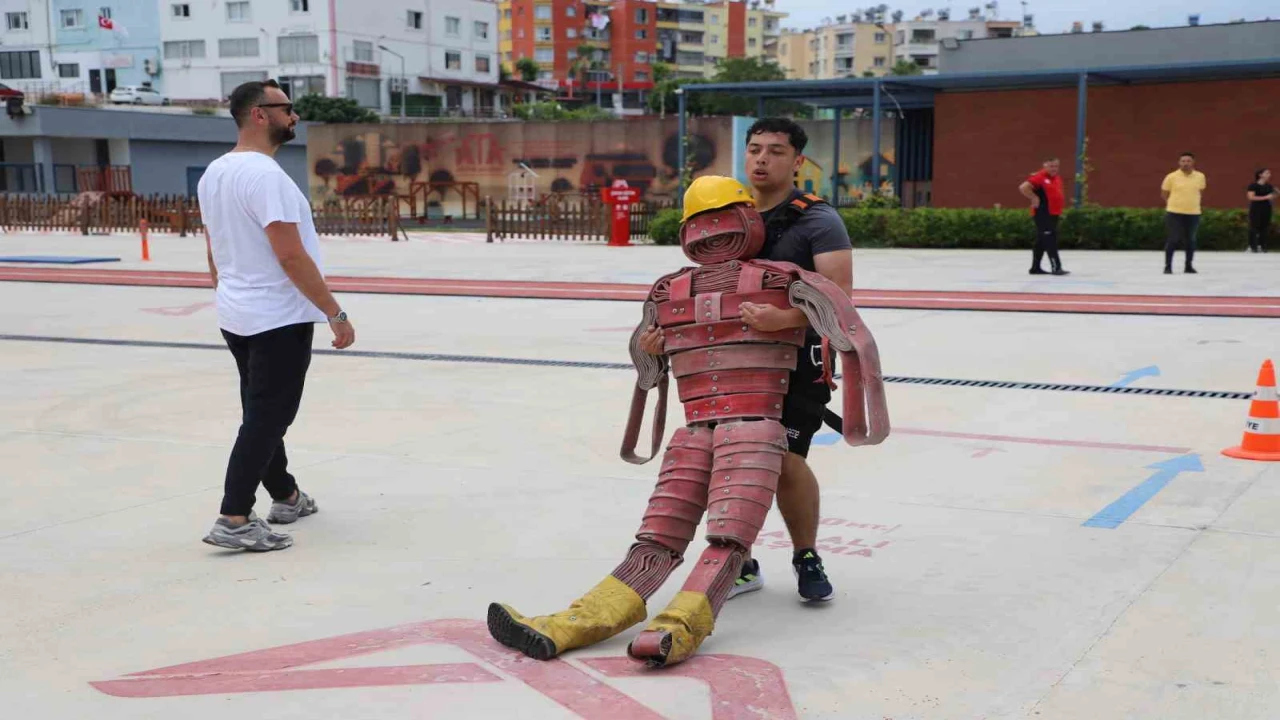Mersinde itfaiye eri adayları parkur sınavına hazırlanıyor
