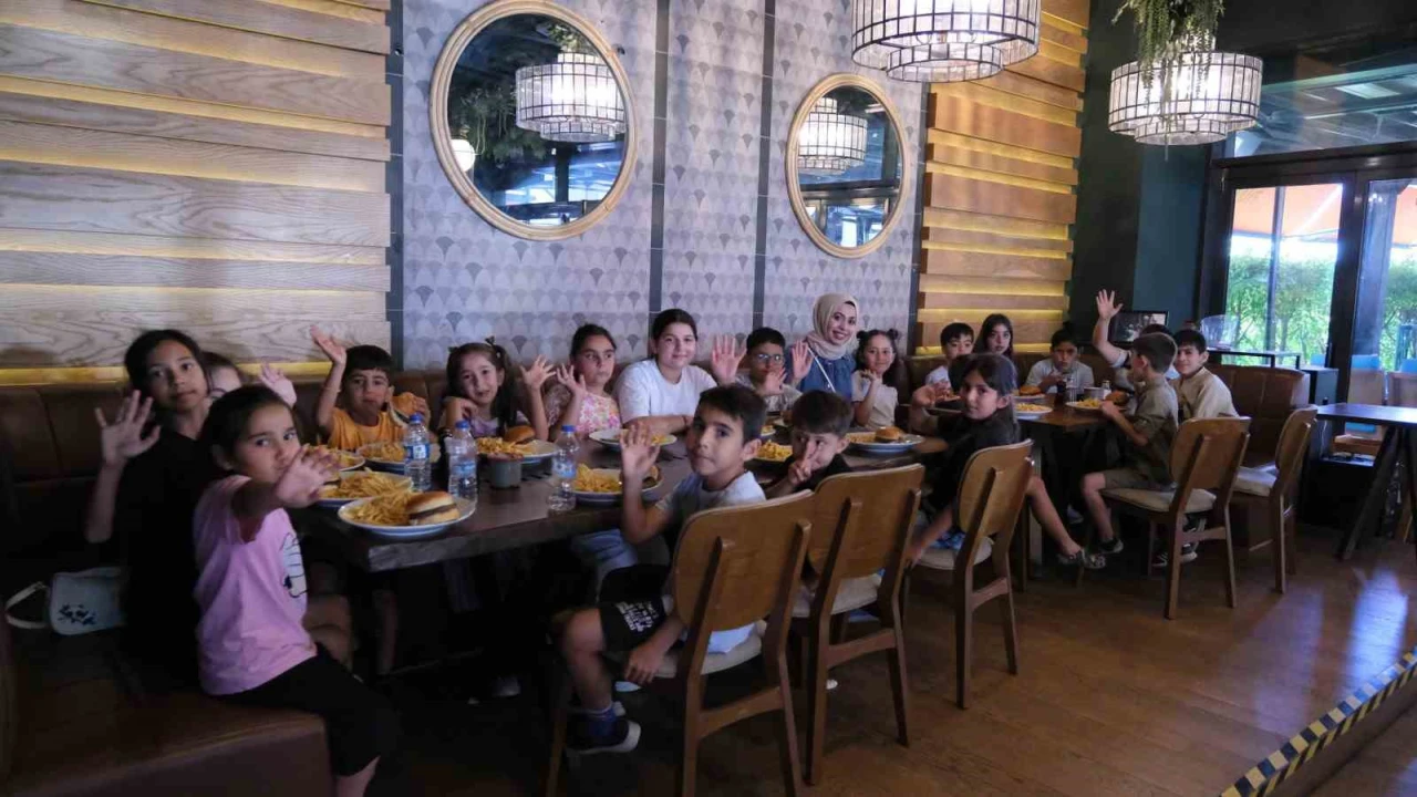 MÜSİAD Antalyadan çocuklara karne şenliği