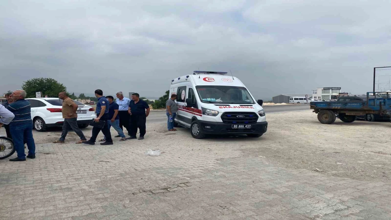 Osmaniyede araçla çarpışan motosikletteki 2 kişi yaralandı