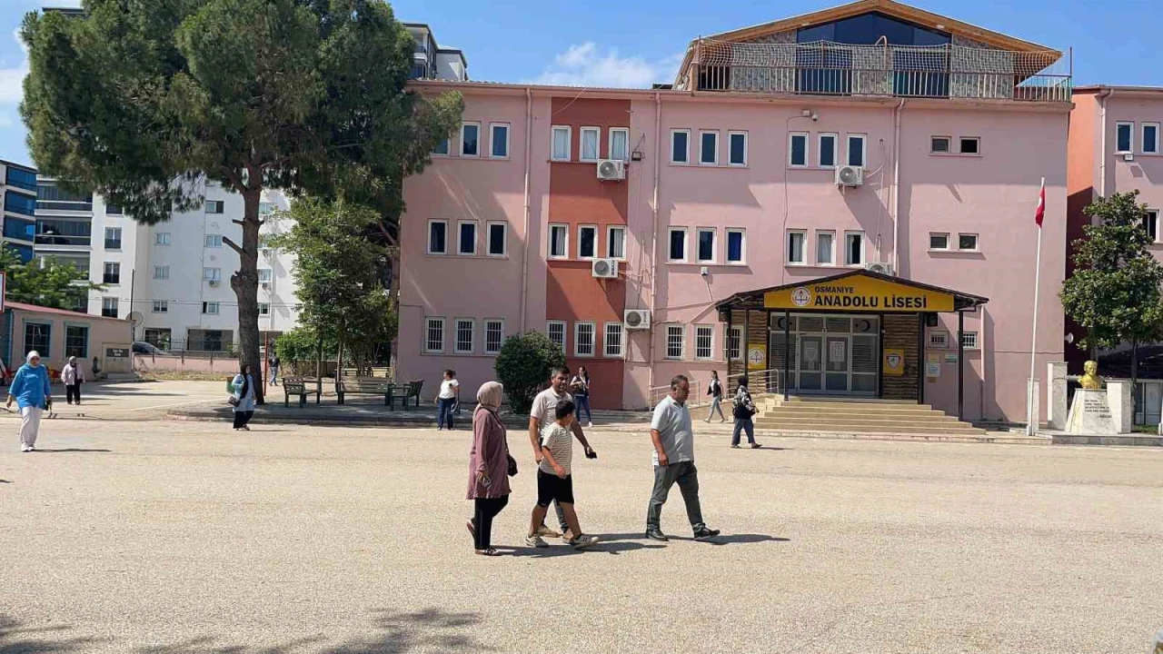Osmaniyede bazı öğrenciler sınava son dakikada yetişti