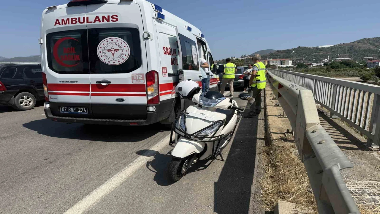 Otomobille motosiklet çarpıştı: 1 yaralı