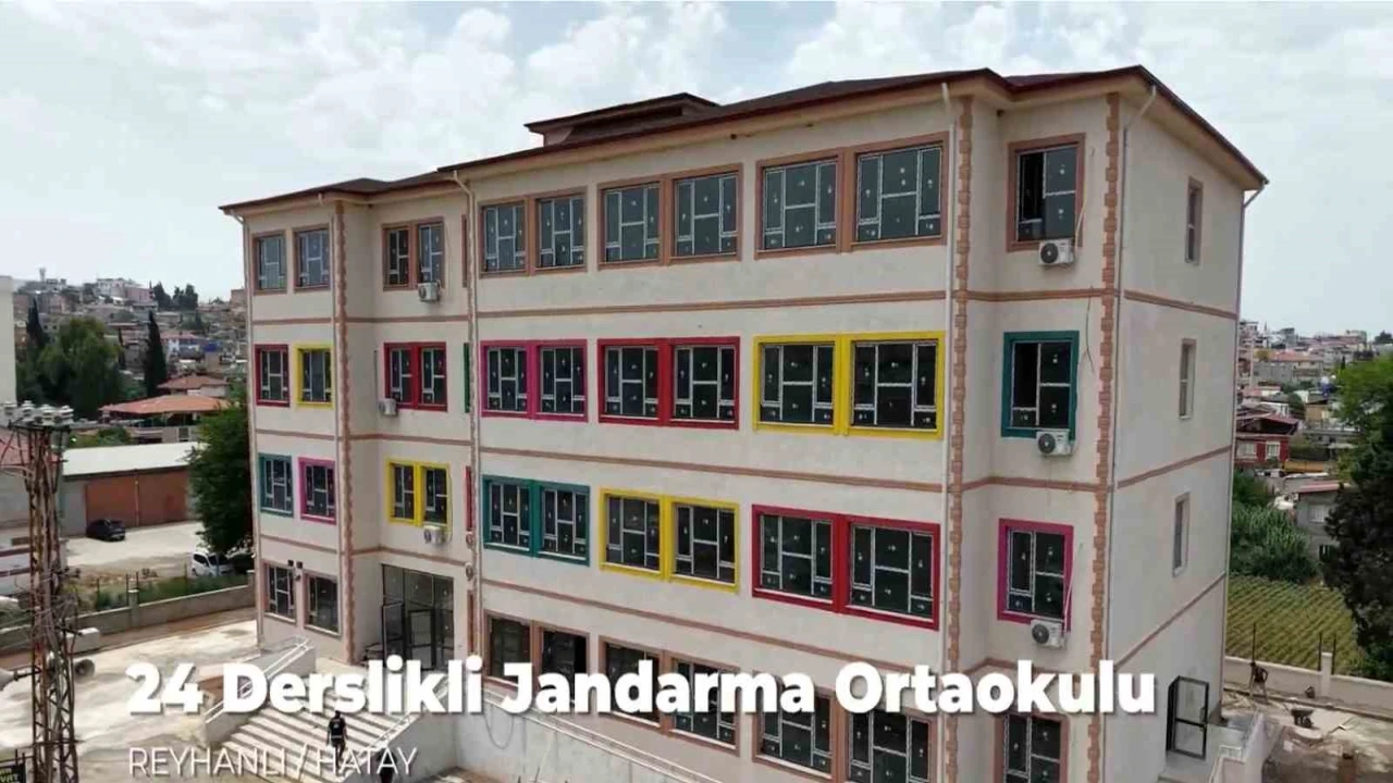 Reyhanlıda inşa edilen Jandarma Ortaokulunun yapımında sona gelindi