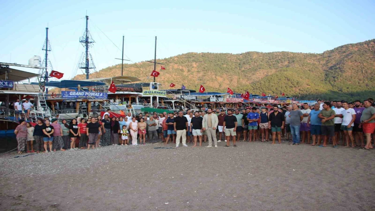 Sahile yanaşamayan tur tekneleri kornalı eylem yaptı