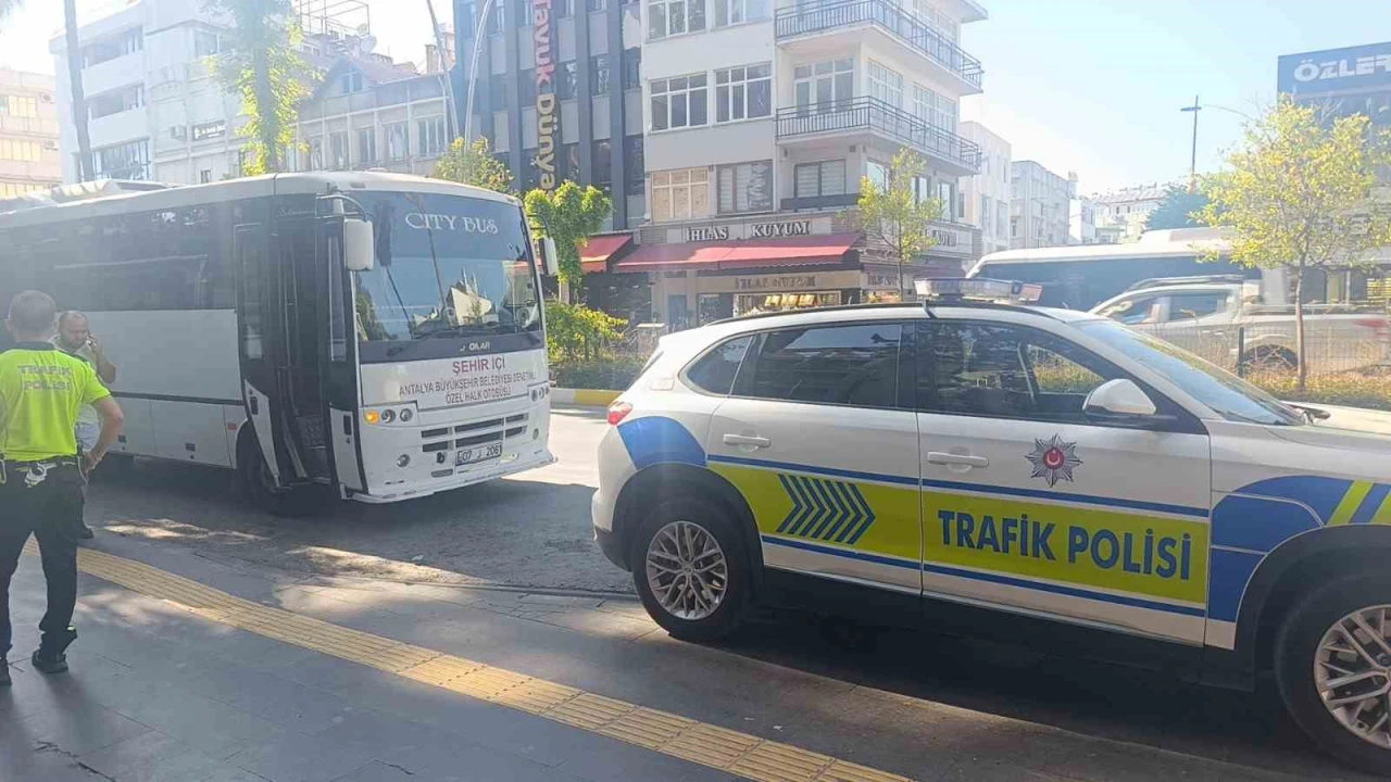 Süresi dolmuş ehliyetle minibüs kullanan sürücüye 3 bin 755 TL ceza