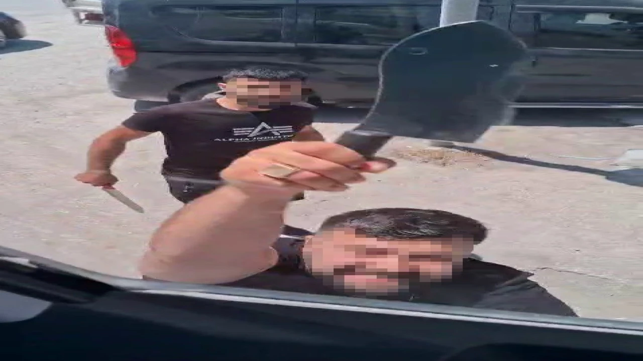 Yol verme tartışmasında satırla saldırdı