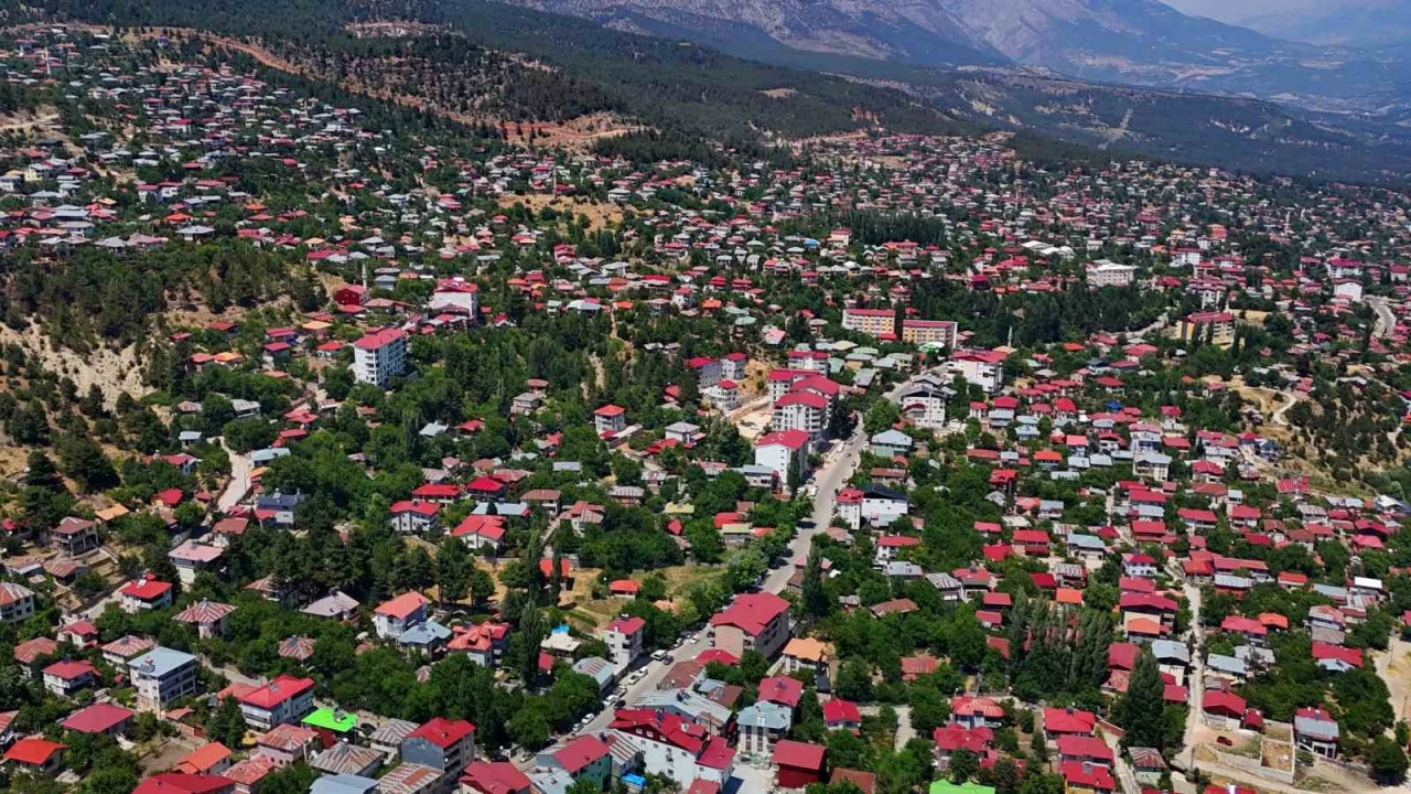 20 bin kişinin yaşadığı yaylada, sıcak nedeniyle nüfus 450 bine ulaştı