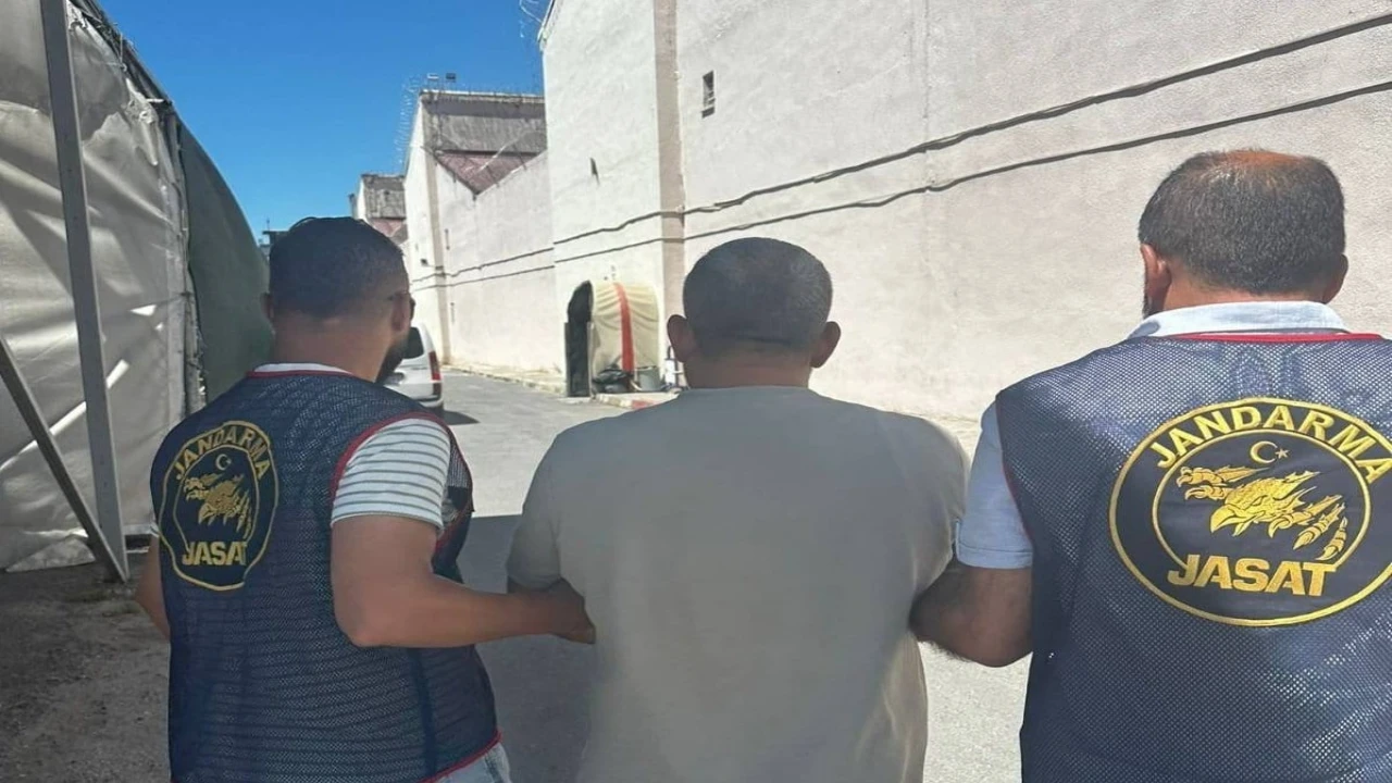 41 yıl kesinleşmiş hapis cezası ile aranan şahıs Mersinde yakalandı