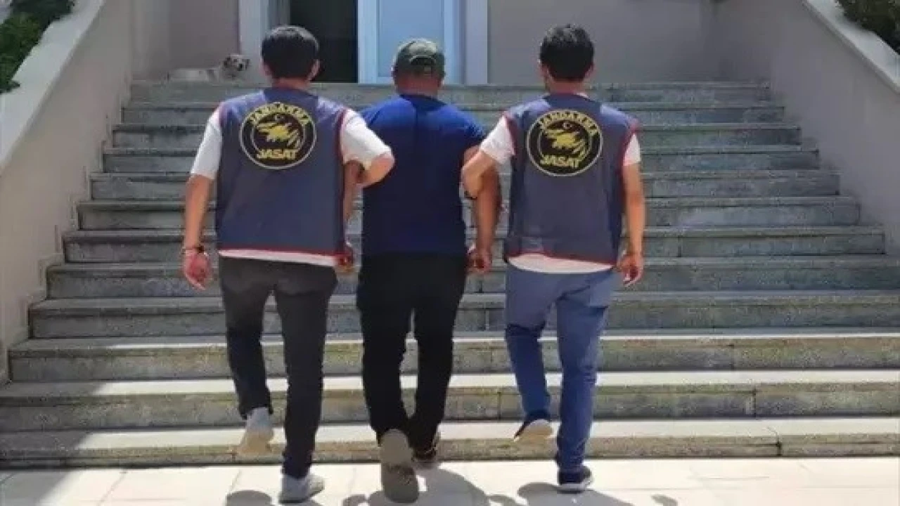 Adanada 25 yıl 6 ay kesinleşmiş hapis cezasıyla aranan hükümlü yakalandı