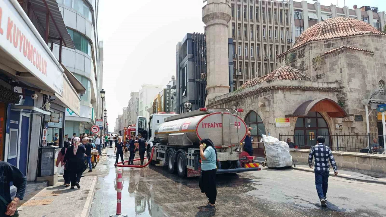 Adanada kuyumcudaki yangın paniğe neden oldu