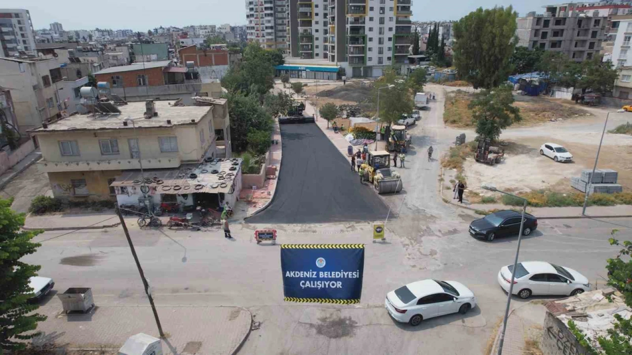 Akdenizde asfalt çalışmaları sürüyor