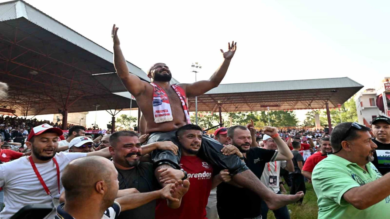 Altın kemer üçüncü kez Antalyaya geldi, kutlama töreni şehitler nedeniyle ertelendi