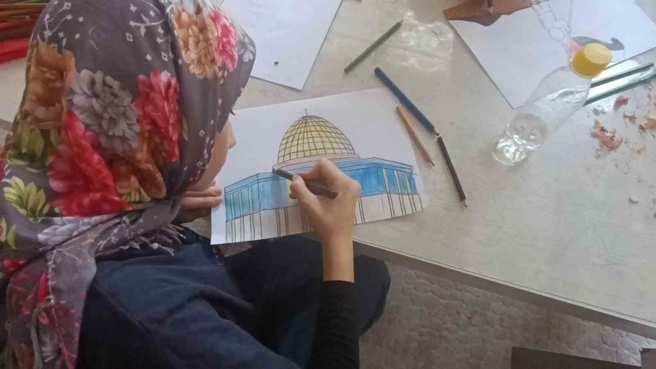 Anamurda Yaz Kuran Kursu öğrencilerinden Gazzeye çizimli destek