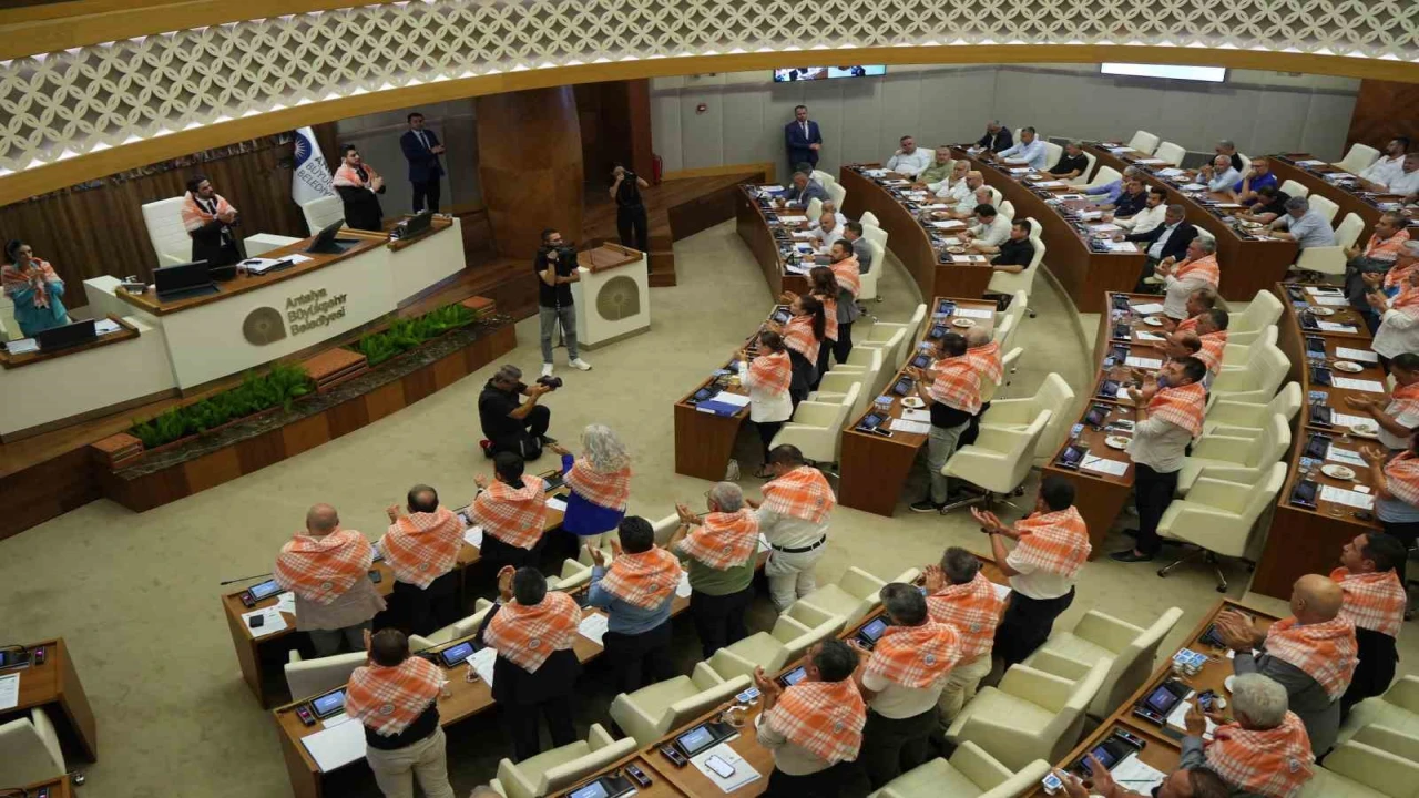 Antalya Büyükşehir Belediye Meclisi, Böcekin tutuklanmasının ardından ilk kez toplandı