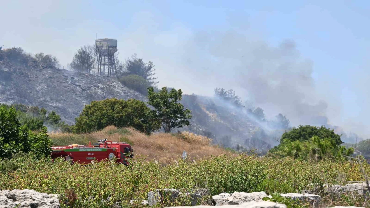 Antalya Valiliği açıkladı: 3 ilçede yangın kontrol altında, Gazipaşada müdahale sürüyor
