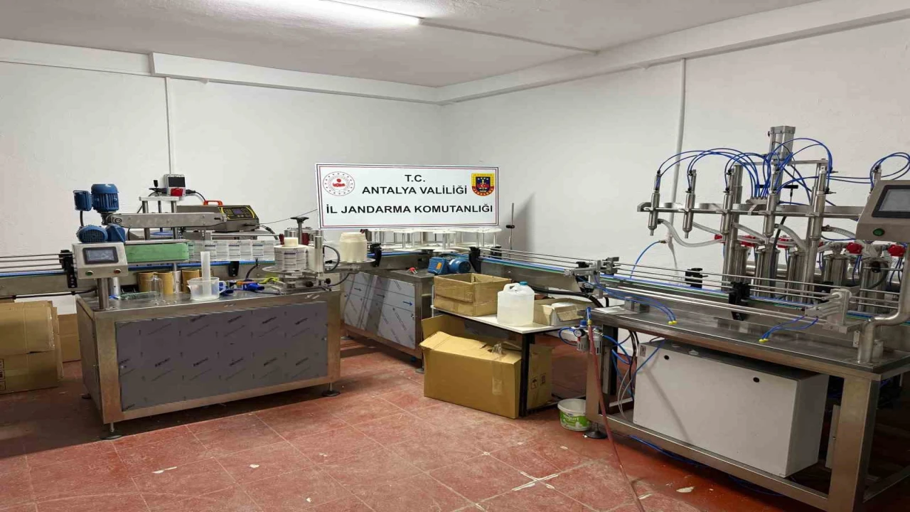 Antalyada 46 bin litre sahte içki ele geçirildi: 3 tutuklama