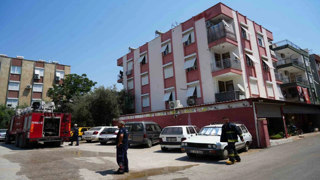 Antalyada apartman dairesinde yangın korkuttu