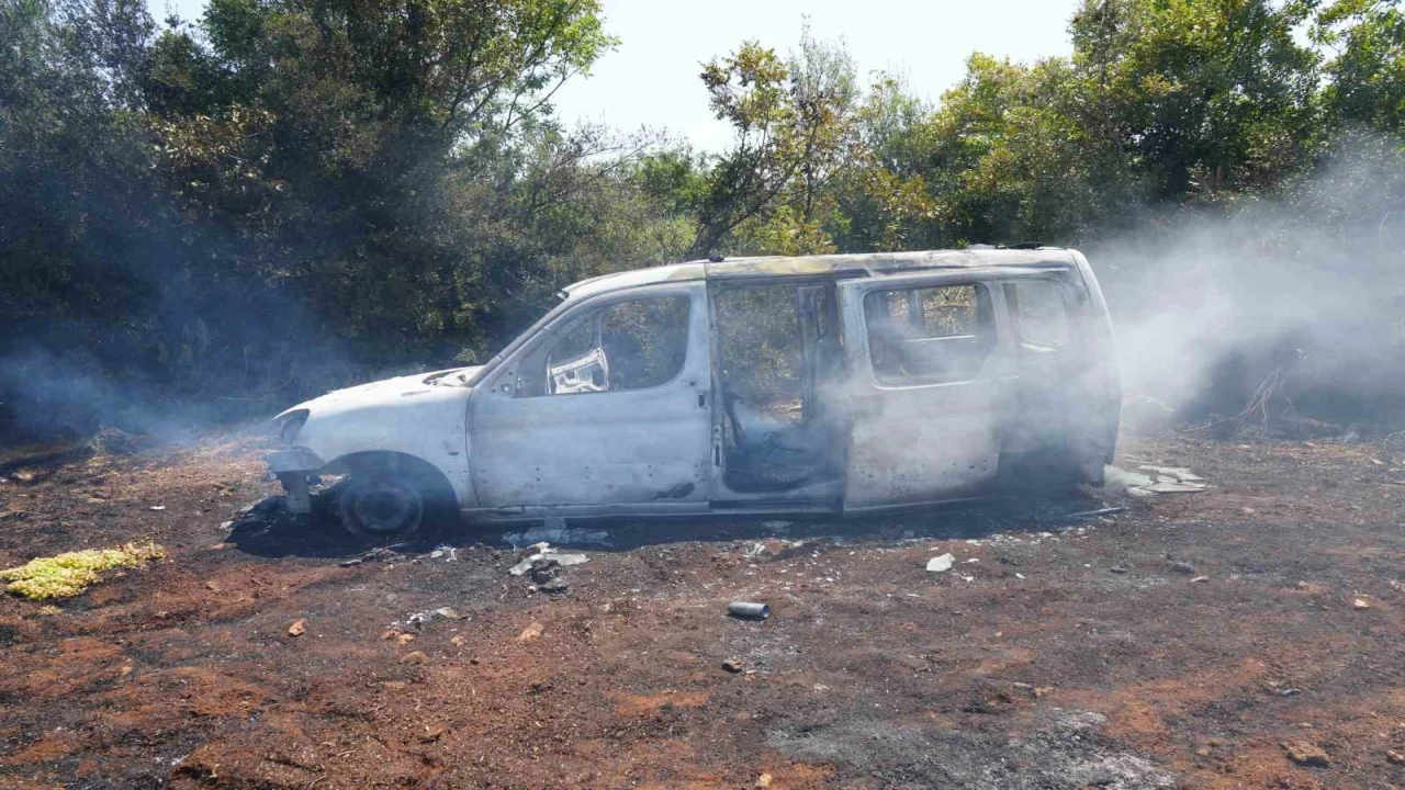 Antalyada çıkan yangında alevler arasında kaldılar