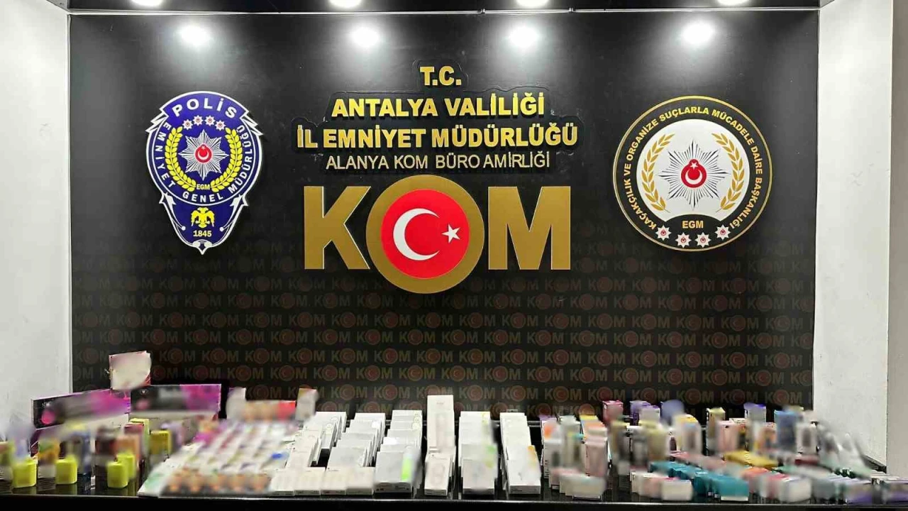 Antalyada kaçakçılık ve rüşvet operasyonları: 6 tutuklama