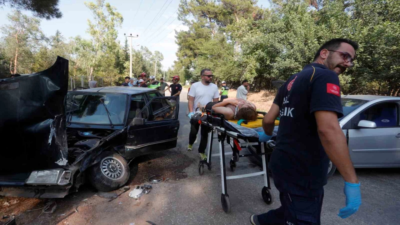 Antalyada piknik dönüşü feci kaza: 3 yaralı