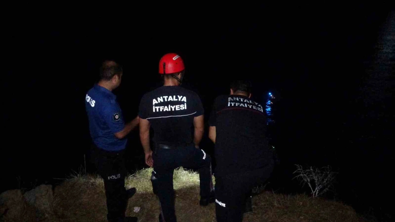 Antalyada Şelaleden denize birisi düştü ihbarı ekipleri alarma geçirdi