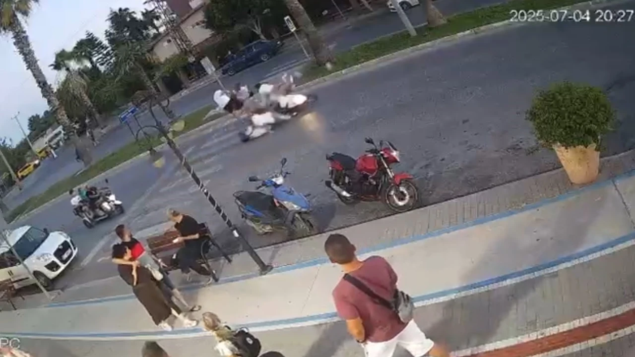 Antalyada turistlerin ayağını yerden kesen kaza