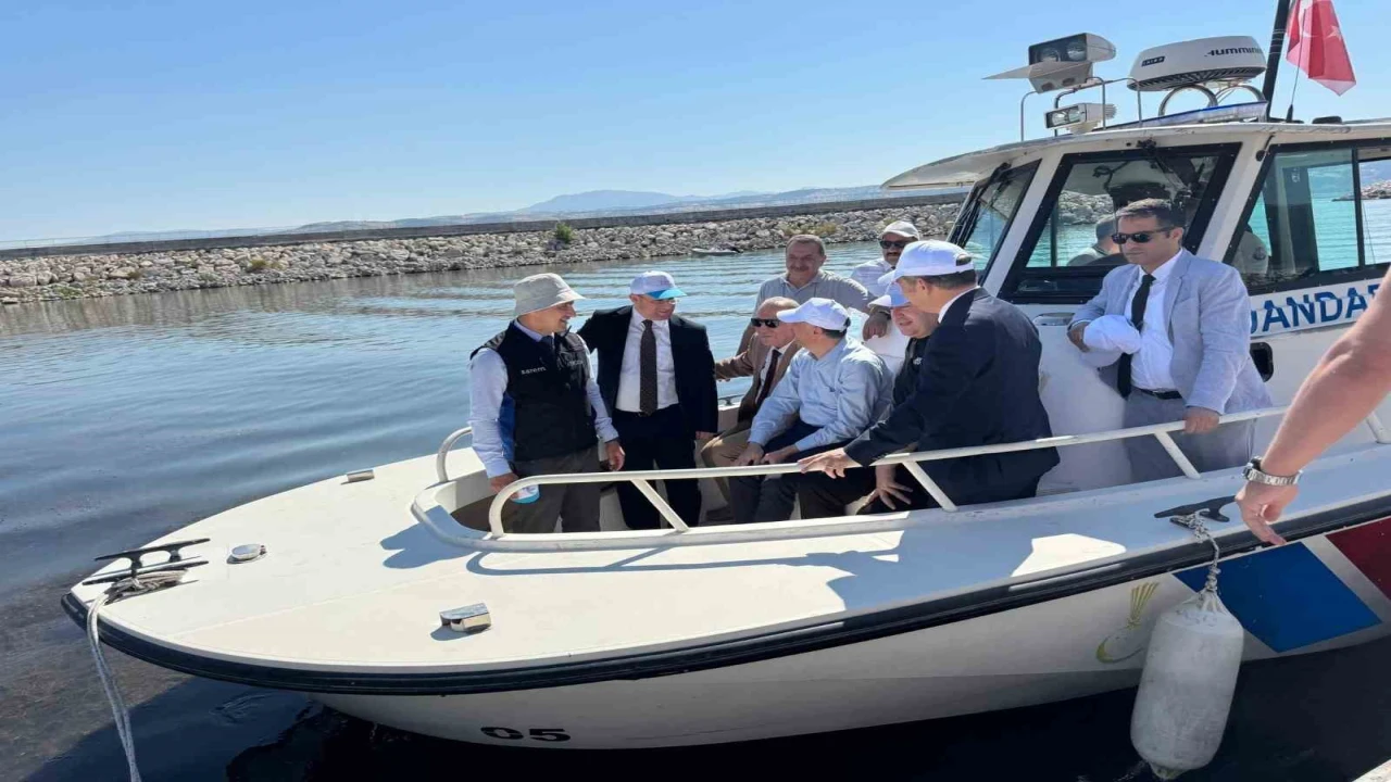 Bakanlık heyeti, Eğirdir Gölünde çevre sorunlarını yerinde inceledi