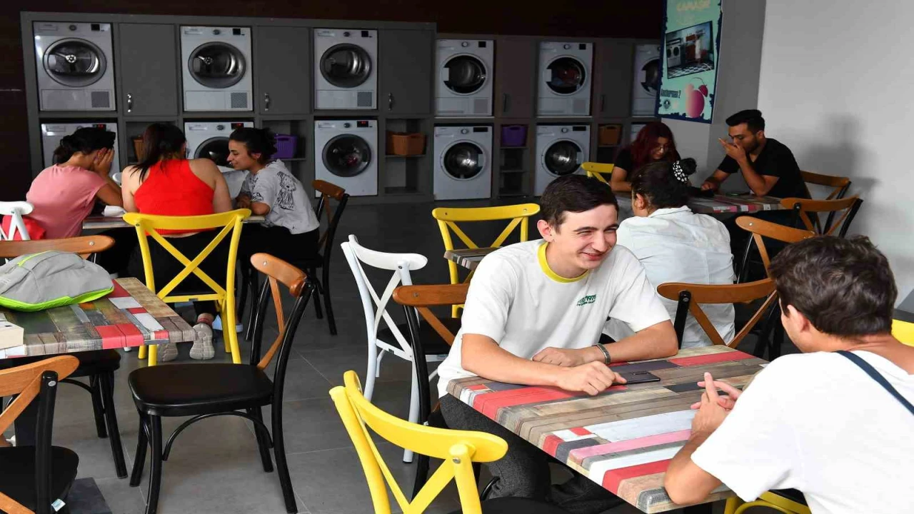 Başkan Seçer: Gençler, hayallerinizi birlikte gerçekleştirmek için sizleri Mersine bekliyoruz