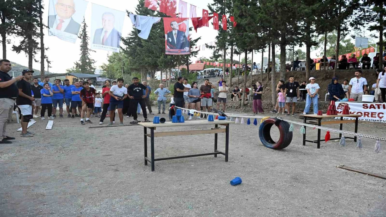 Bu da köy Survivoru: 5 yıldızlı tatili duyan köylüler kıyasıya yarıştı