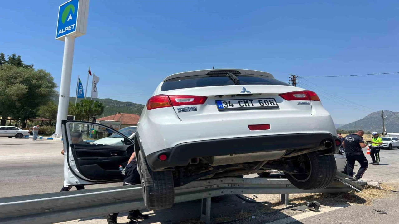 Burdur-Antalya Karayolunda iki otomobil çarpıştı: 2si çocuk 5 yaralı