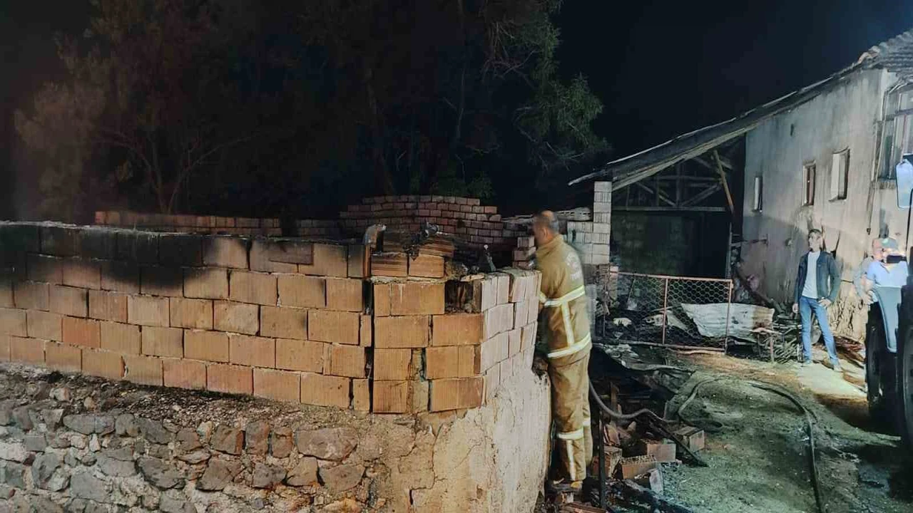 Burdurda ağılda çıkan yangında 10 küçükbaş hayvan telef oldu