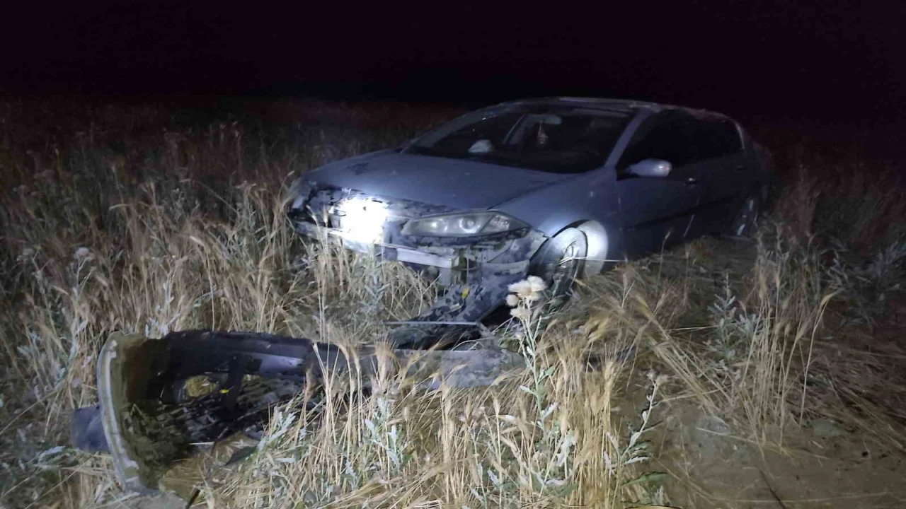 Burdurda otomobil tarlaya uçtu: 2 yaralı