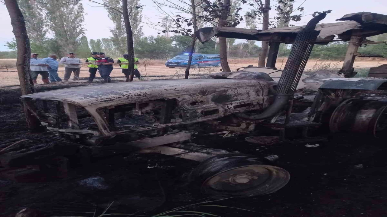 Burdurda traktörden çıkan yangında 5 dönüm arazi kül oldu