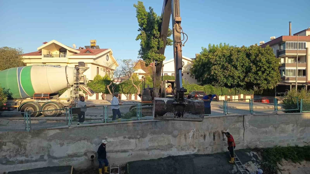 Cetvel Kanalında tadilat sırasında kaldırım taşları ve zemin zarar gördü