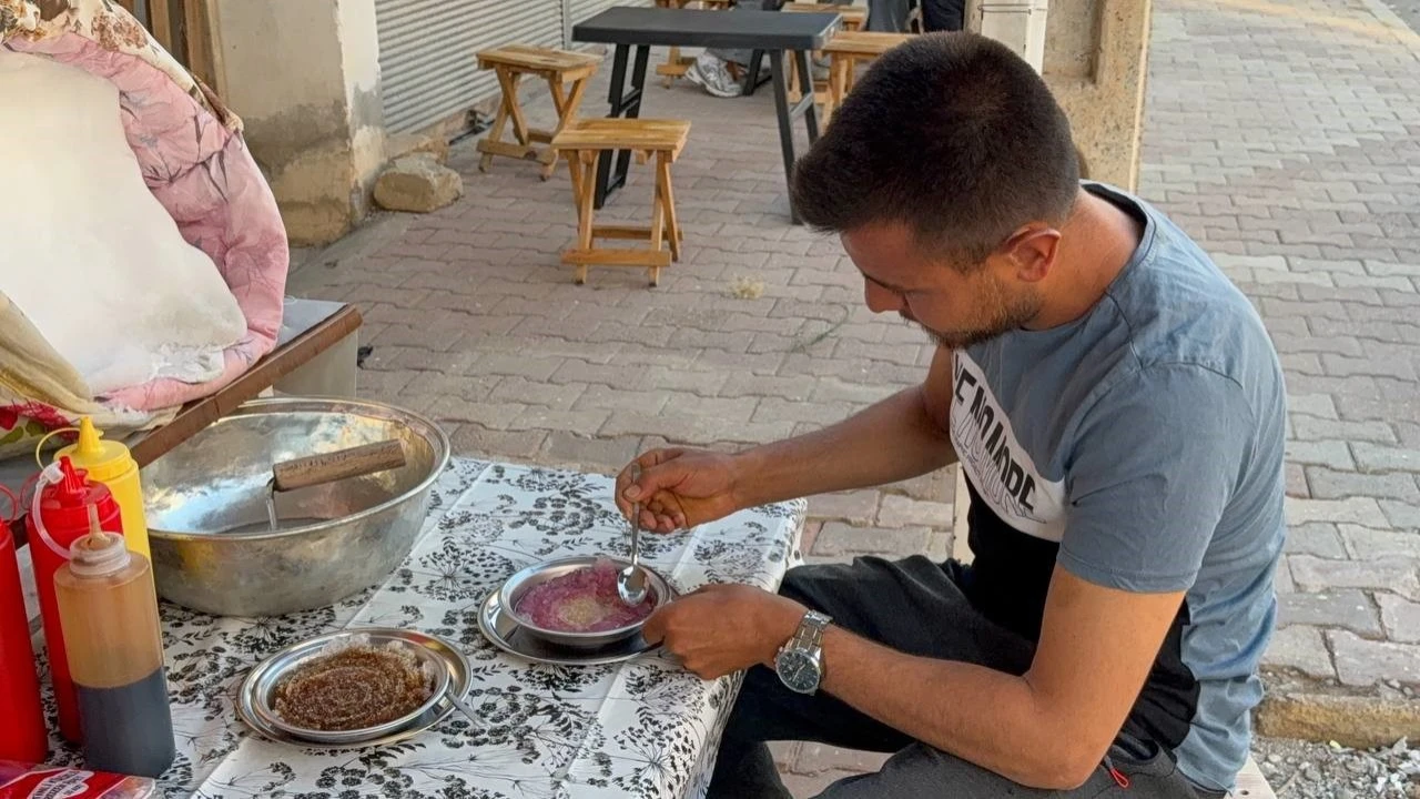 Dağdan kar getirip tatlandırdı, tabağını 50 TLden satmaya başladı