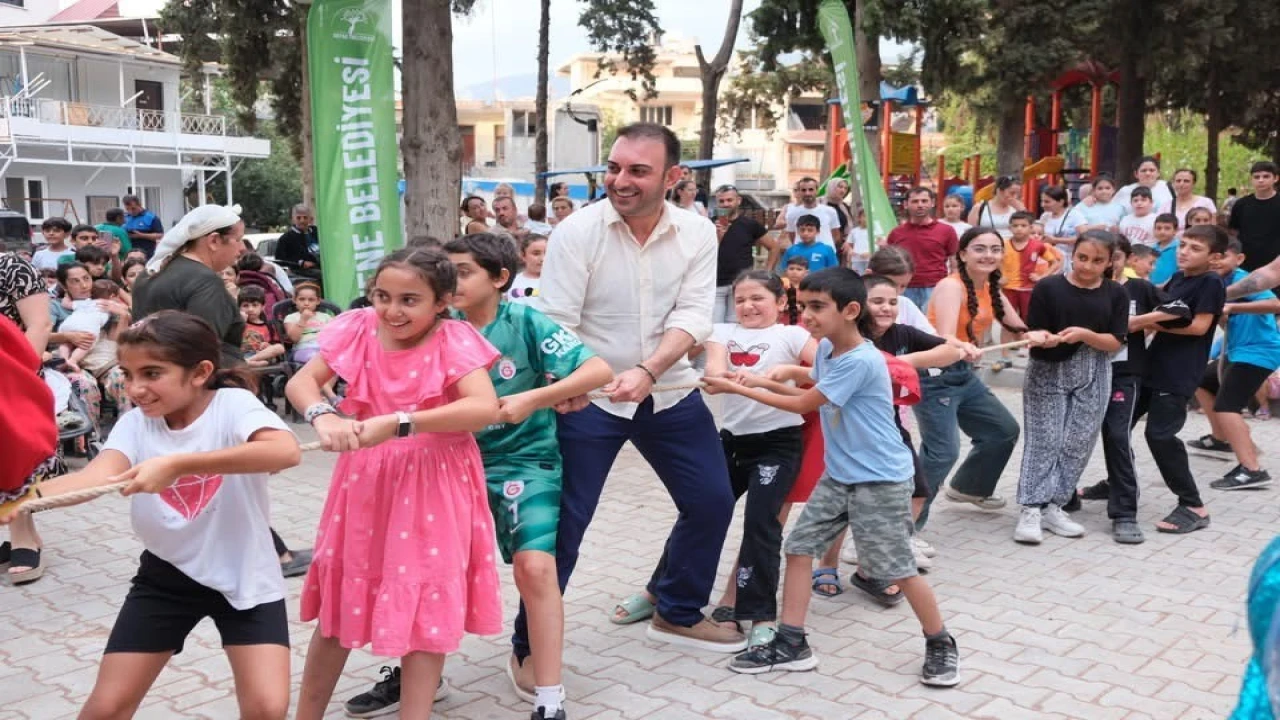 Defne Belediyesinin Harbiye Mahallesinde düzenlediği etkinlikte çocuklar gönüllerince eğlendiler