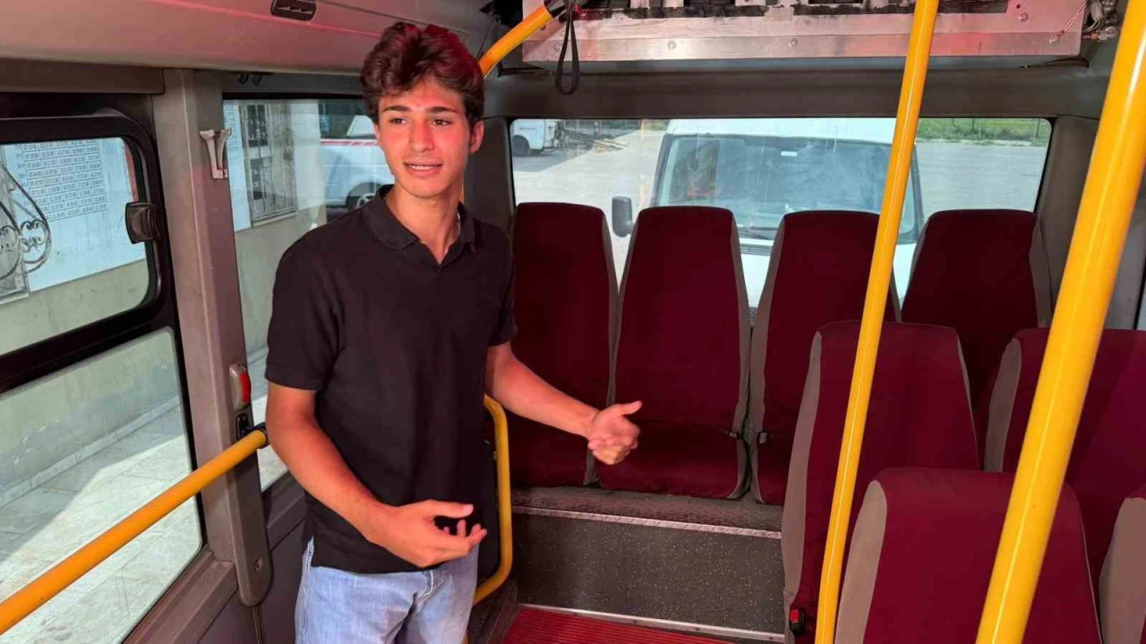 Dolmuşta 700 doları düşürdü, diğer yolcu kendi parası gibi cebine attı