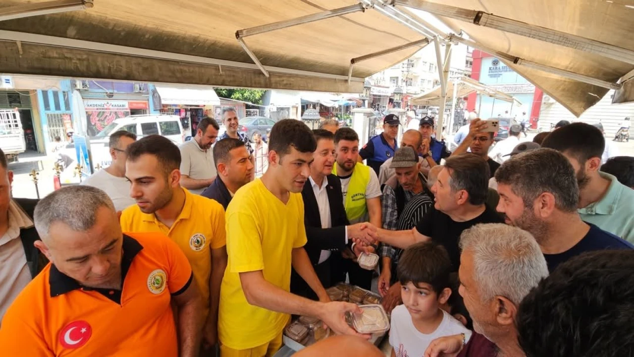 Dörtyolda orman yangınında şehit düşen kahramanlar için helva dağıtıldı